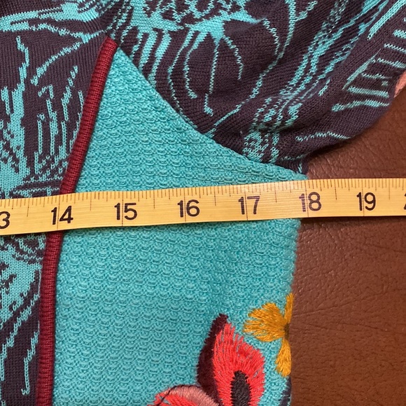 IVKO Women front button cardigan embroidered size 38 medium or 8 like new - Picture 11 of 13